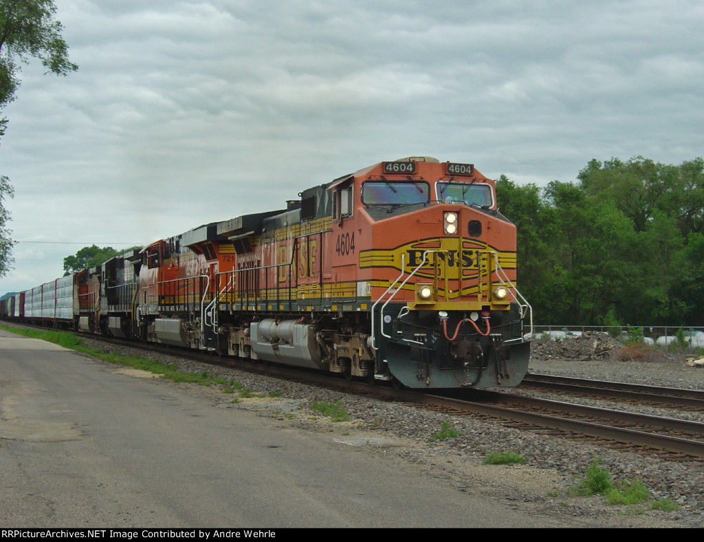 BNSF 4604 accelerates after meeting the westbound
